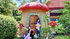 Bug Builds A Magical Playhouse